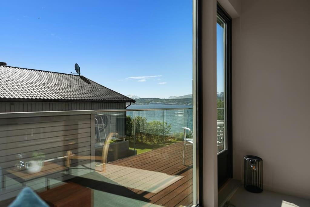 Seaview Studio W/Terrace&Parking Тромсё Экстерьер фото